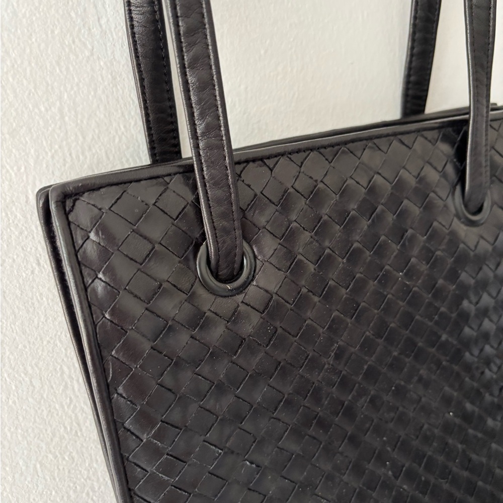 Enzo Angiolini Black leather basket weave shoulder bag structured double strap